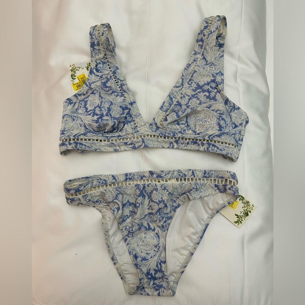 NWT Chelsea & Violet bikini separates.Blue/wh paisley. Top large & bottom medium